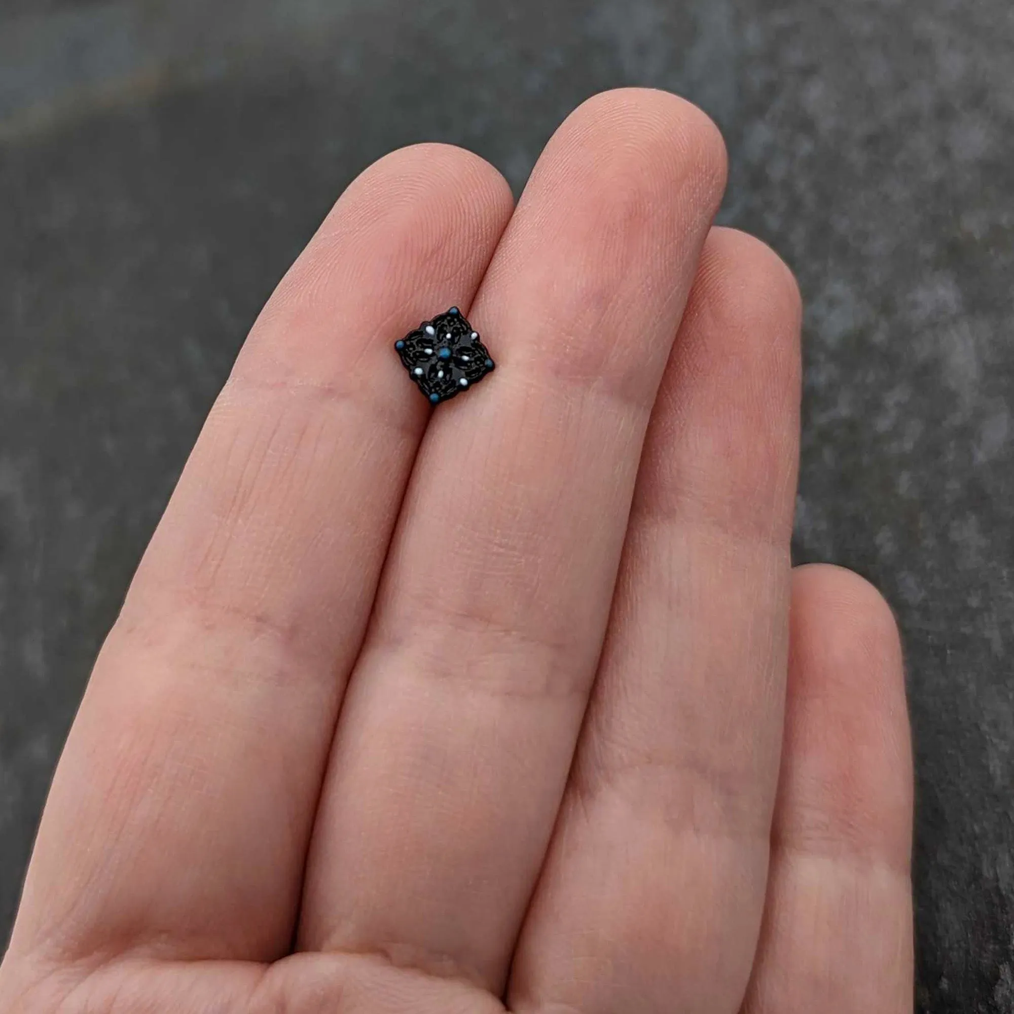 16 Gauge 1/4 Blue Gem Black Lacy Rhombus Cartilage Tragus Earring