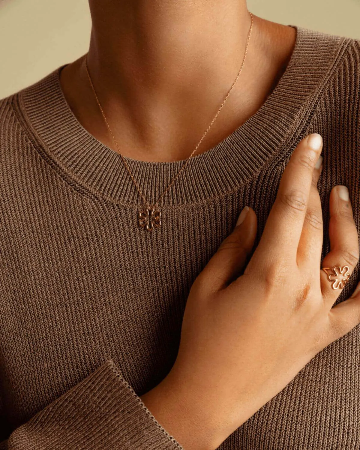 KALMUS OUTLINE NECKLACE
