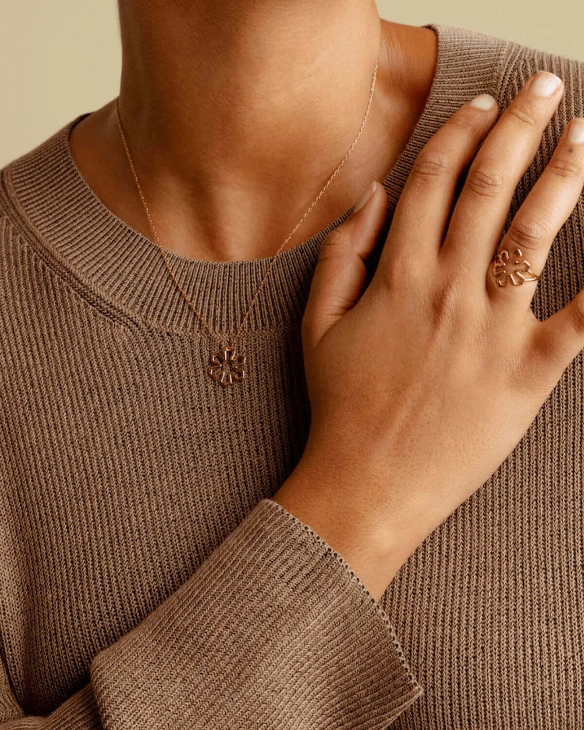 KALMUS OUTLINE NECKLACE